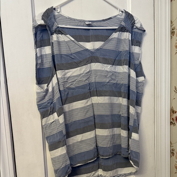 Old Navy Tops - 💙 Old Navy Blue and White Striped Tank Top Sz XL
